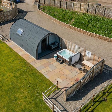 Thistle Pod Farm Stay With Hottub Sleeps 2 Galston  Exterior photo