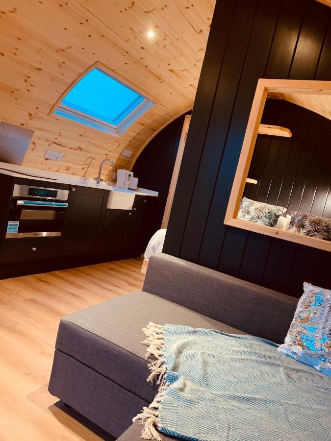 Thistle Pod Farm Stay With Hottub Sleeps 2 Galston  Exterior photo