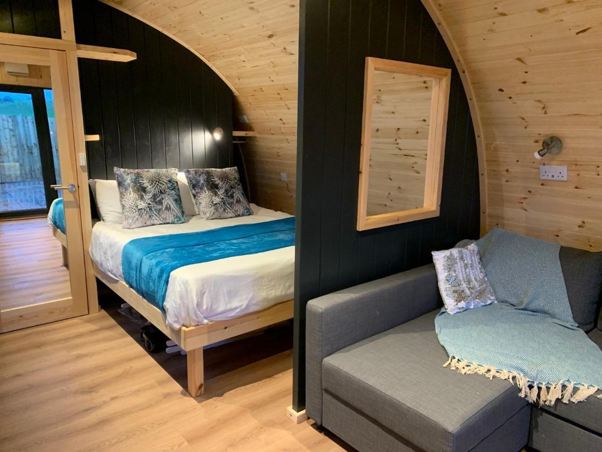 Thistle Pod Farm Stay With Hottub Sleeps 2 Galston  Exterior photo