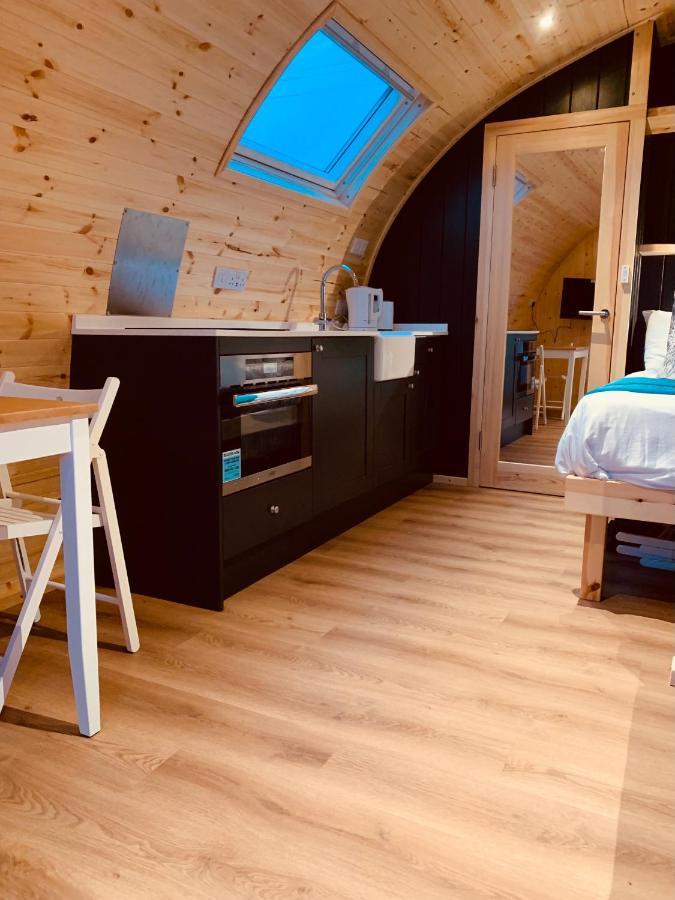 Thistle Pod Farm Stay With Hottub Sleeps 2 Galston  Exterior photo
