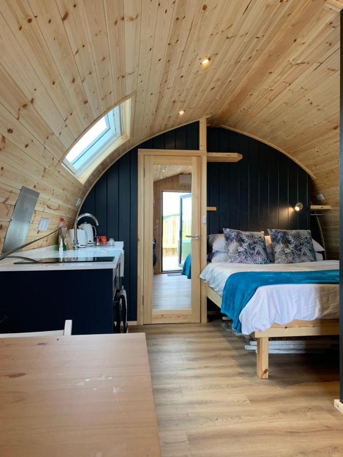 Thistle Pod Farm Stay With Hottub Sleeps 2 Galston  Exterior photo