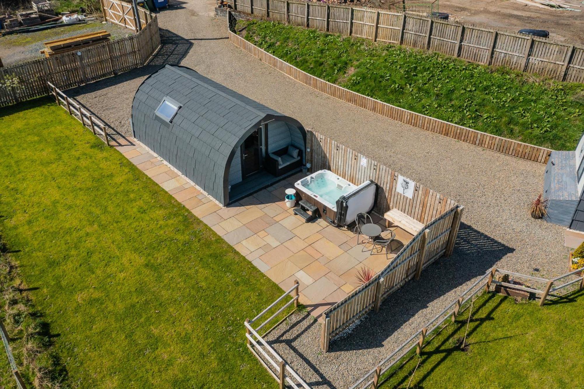 Thistle Pod Farm Stay With Hottub Sleeps 2 Galston  Exterior photo